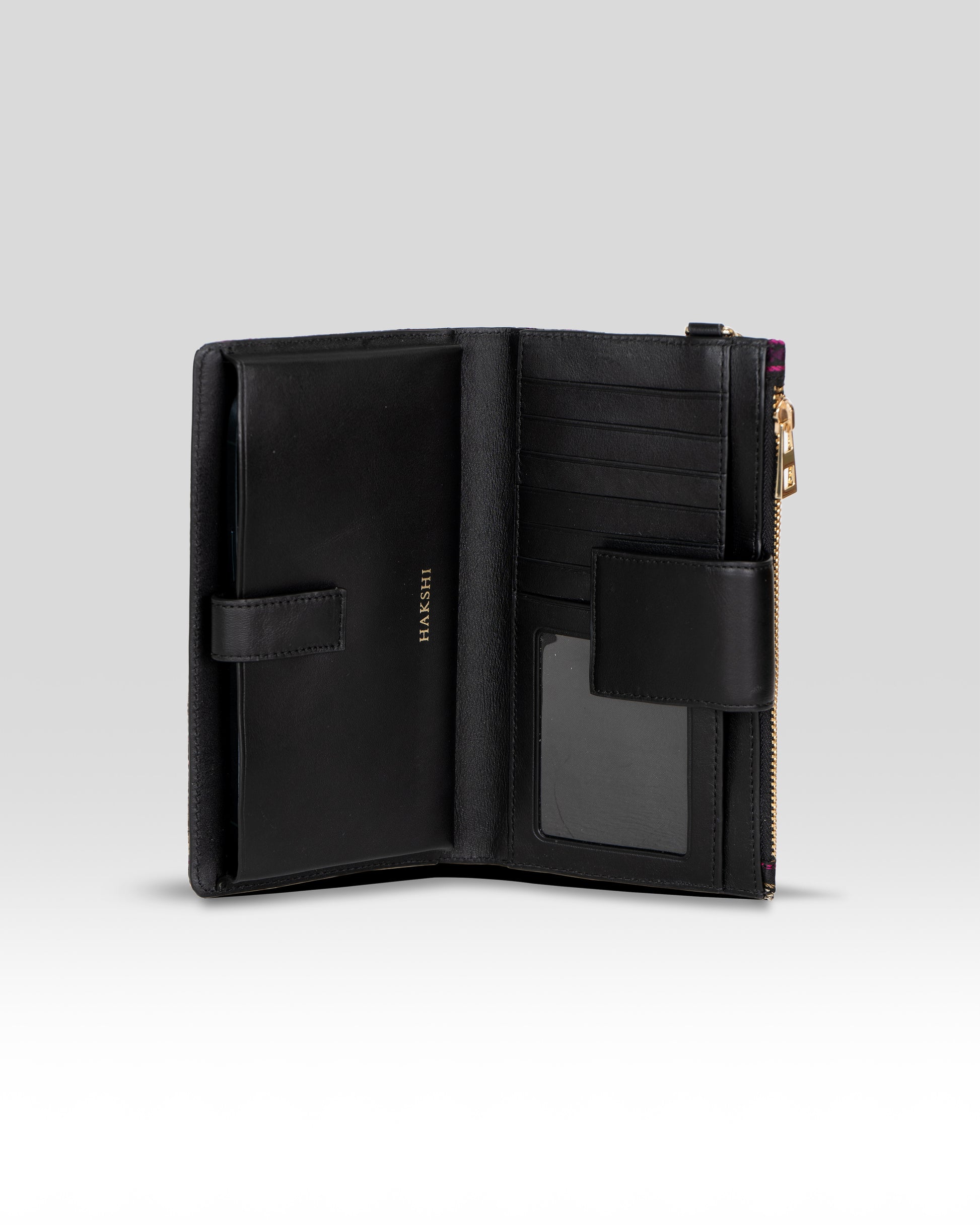 Sleek and versatile accessory crafted from genuine leather, ideal for organizing your essentials with timeless sophistication